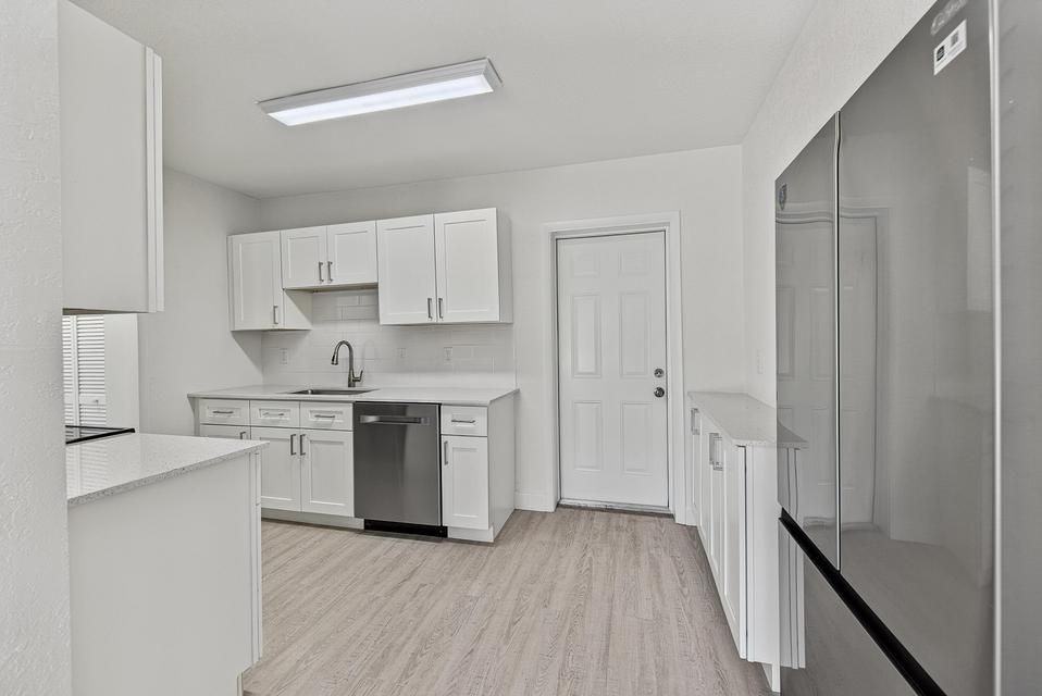 317 Sw 19th St - Photo 2 of 15