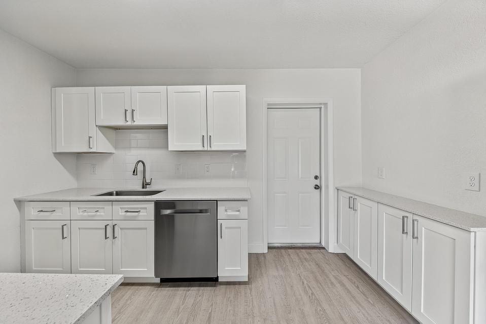 317 Sw 19th St - Photo 3 of 15