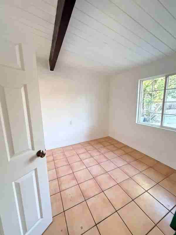 5314 N Banewell Ave - Photo 3 of 9