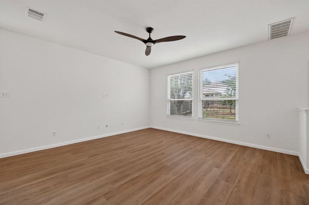 10416 Beard Ave - Photo 5 of 41