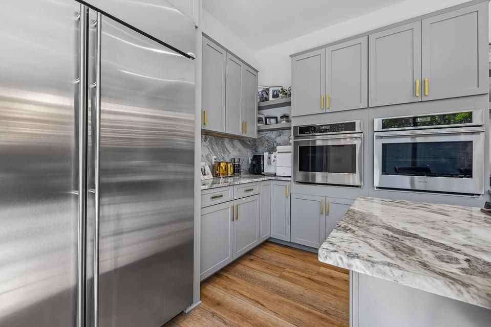 549 Ne 10th Ave - Photo 7 of 21