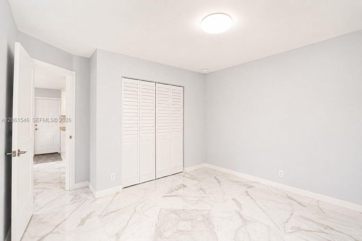 2611 Sw 13th Ave ##12 - Photo 4 of 11