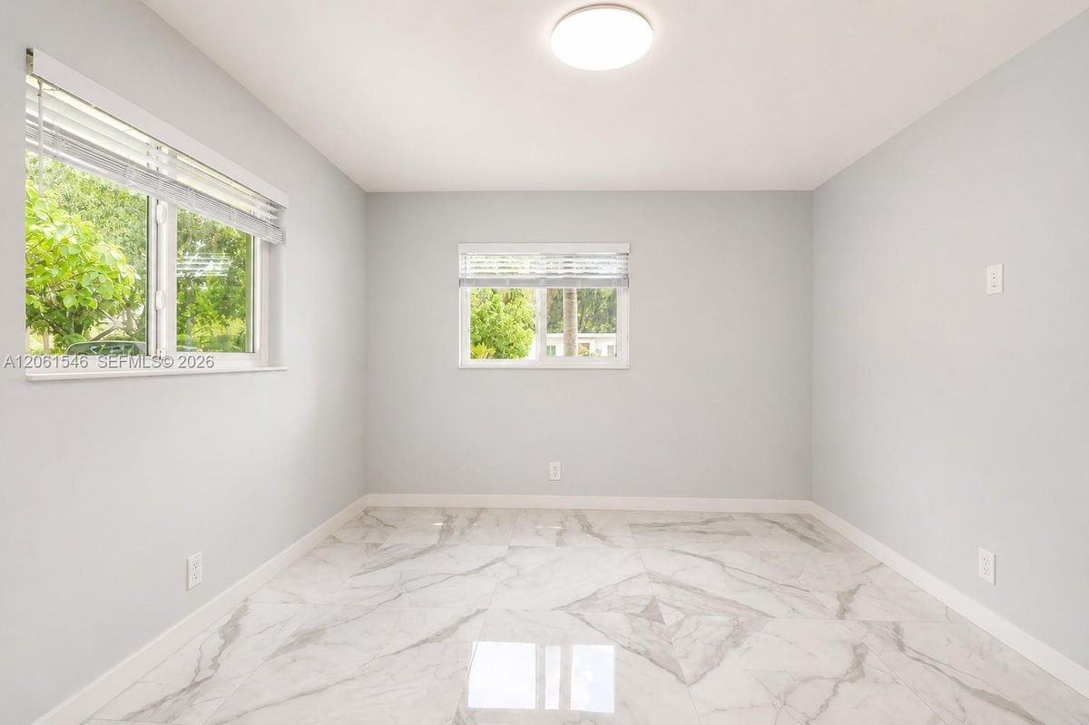 2611 Sw 13th Ave ##12 - Photo 5 of 11