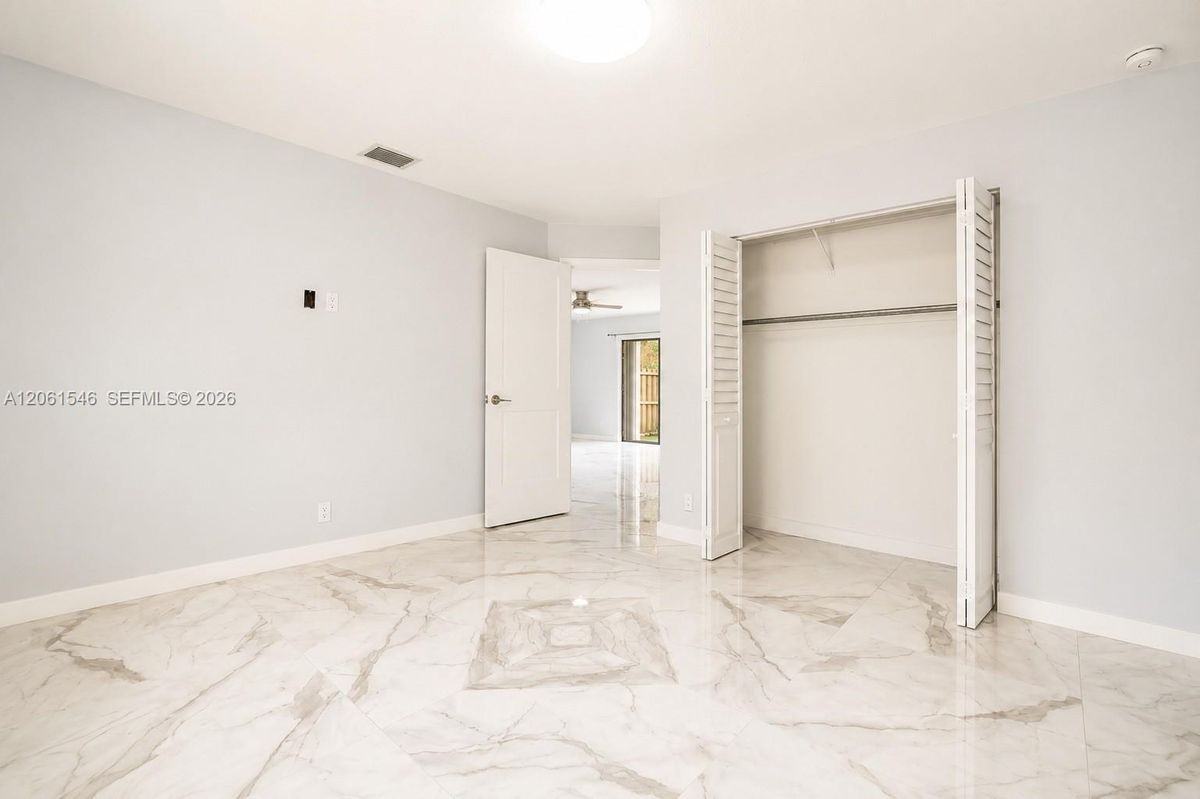 2611 Sw 13th Ave ##12 - Photo 6 of 11