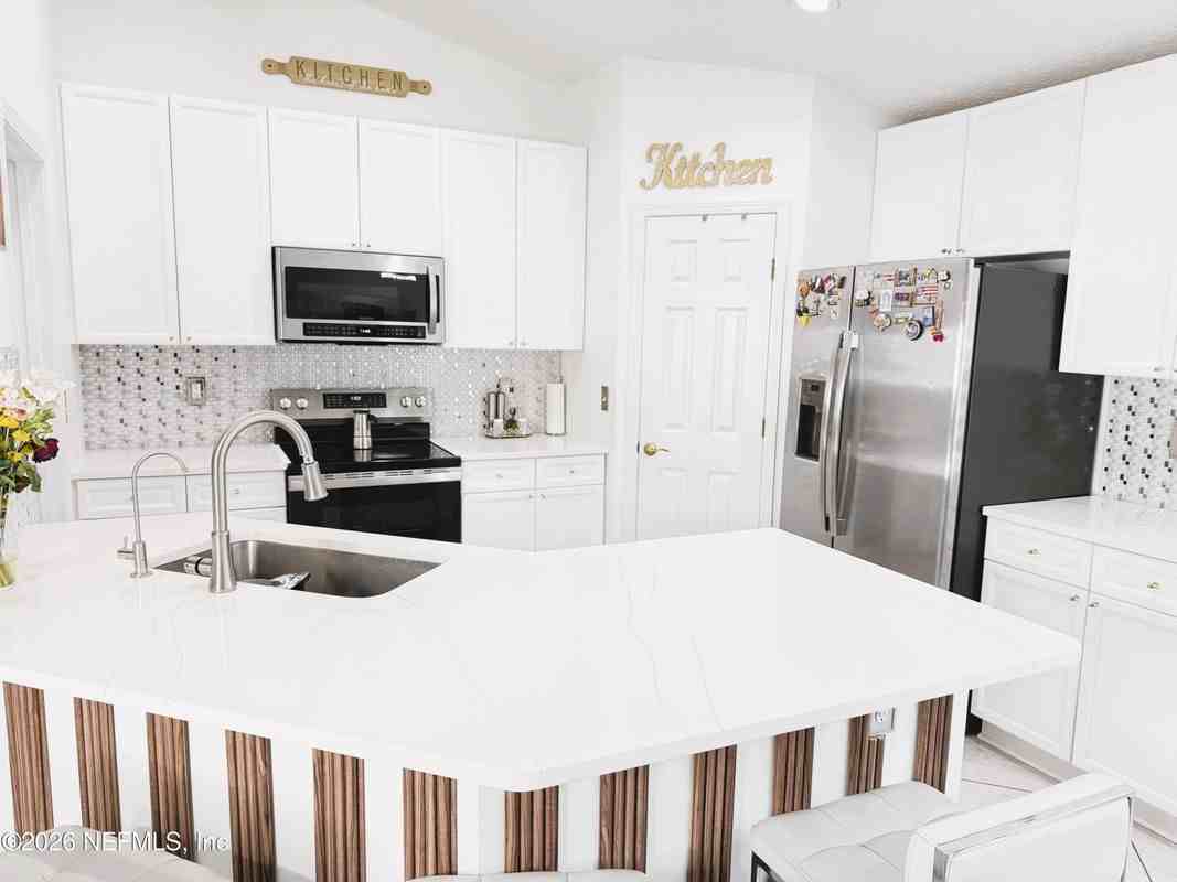 13752 Goodson Pl - Photo 3 of 15
