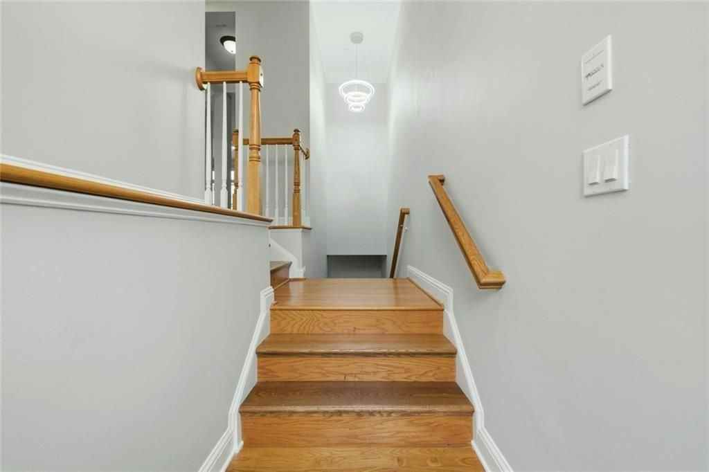 319 Creekbank Way Se - Photo 3 of 37