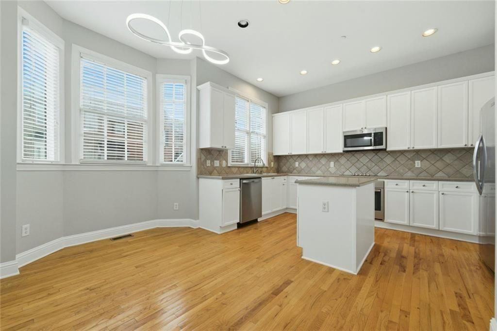 319 Creekbank Way Se - Photo 5 of 37