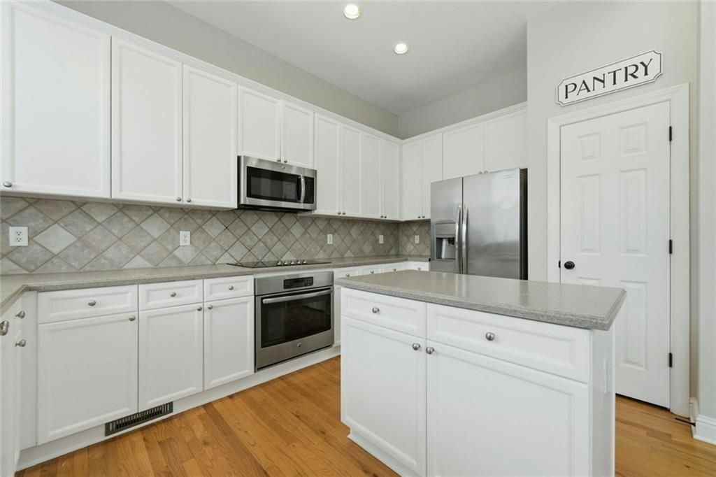 319 Creekbank Way Se - Photo 6 of 37
