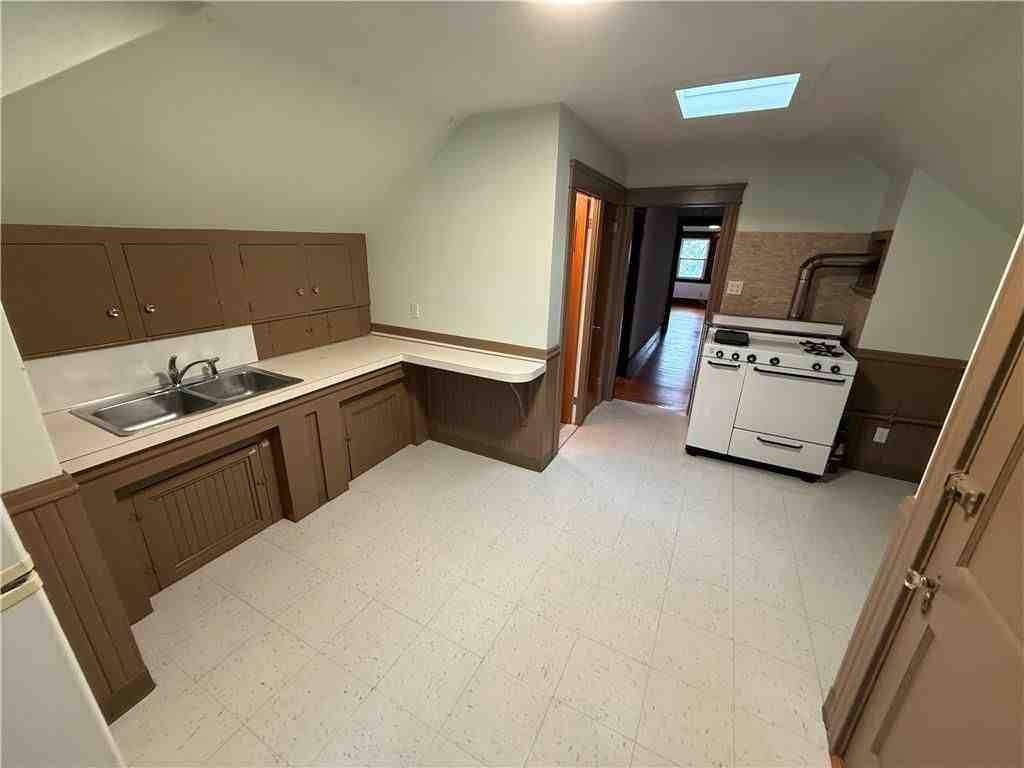 231 Orchard St - Photo 5 of 18