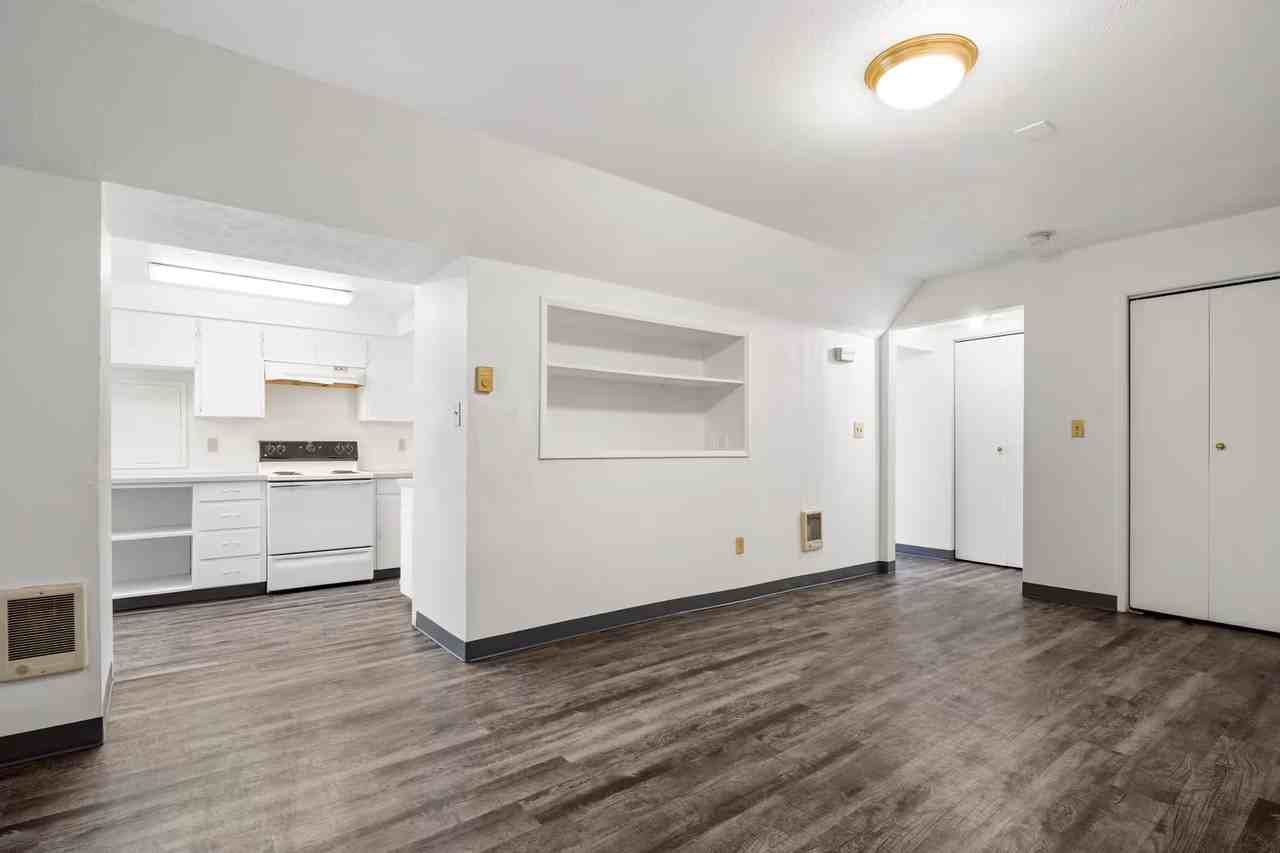 Evergreen Apartments - Photo 2 of 7