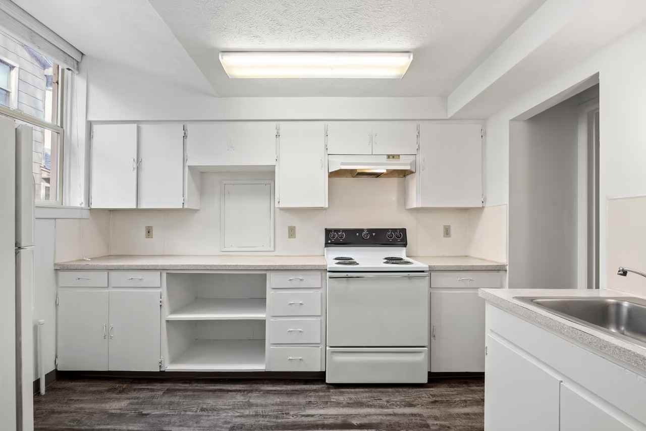 Evergreen Apartments - Photo 3 of 7