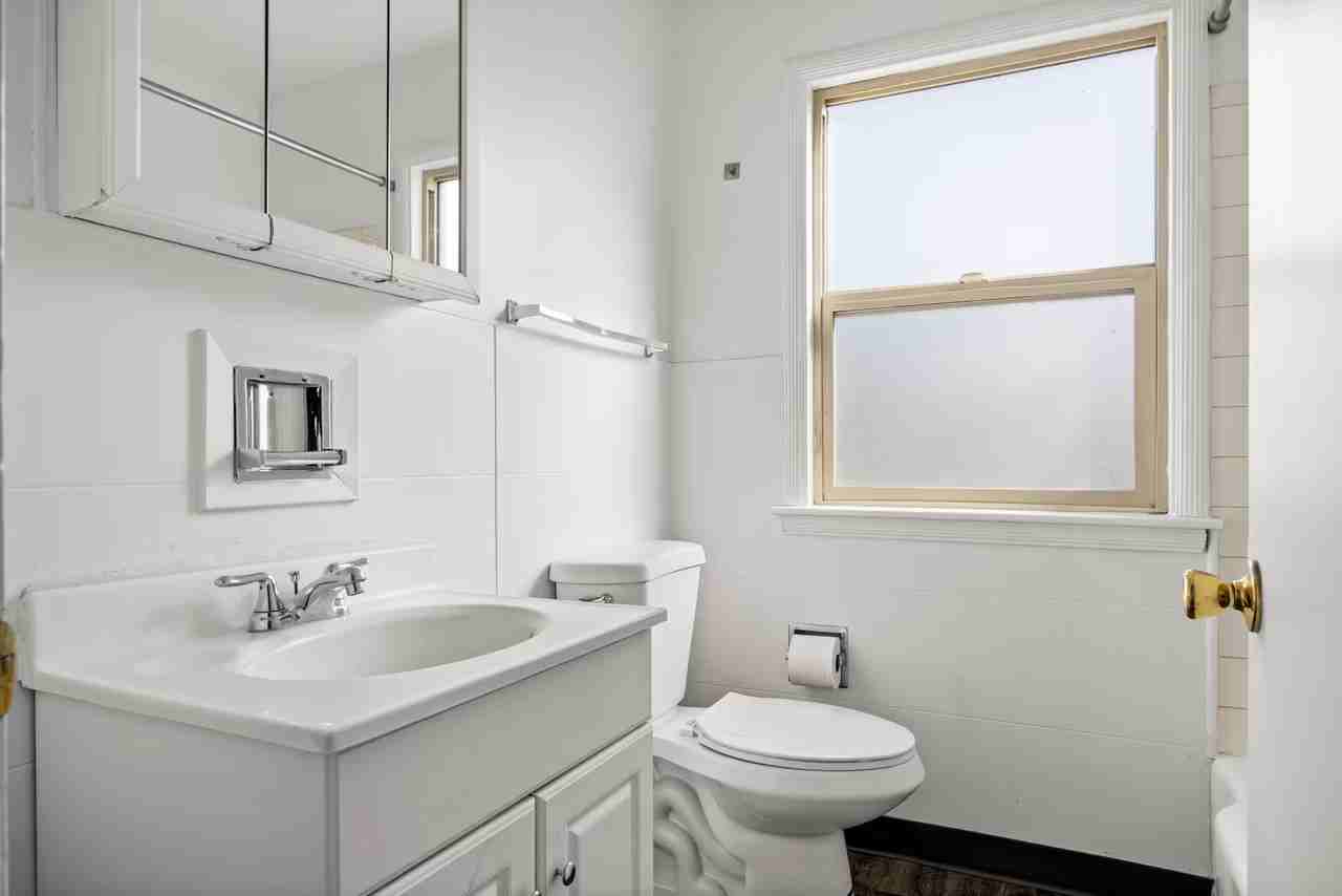 Evergreen Apartments - Photo 5 of 7