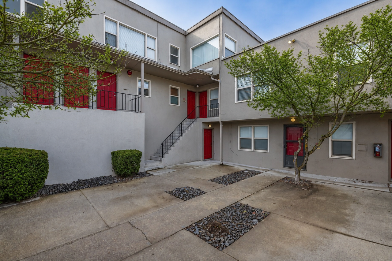 Evergreen Apartments - Photo 7 of 7