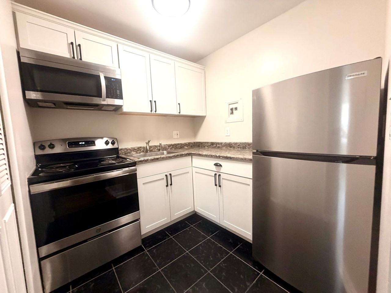 2600 Le Blanc Ct. - Photo 6 of 28