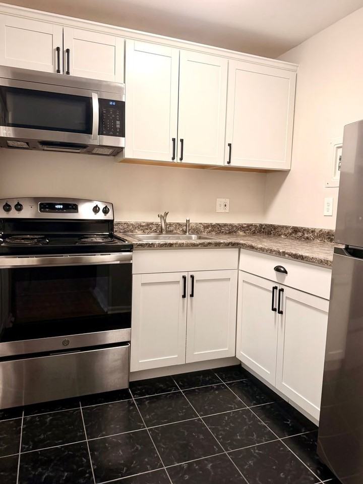 2600 Le Blanc Ct. - Photo 4 of 28