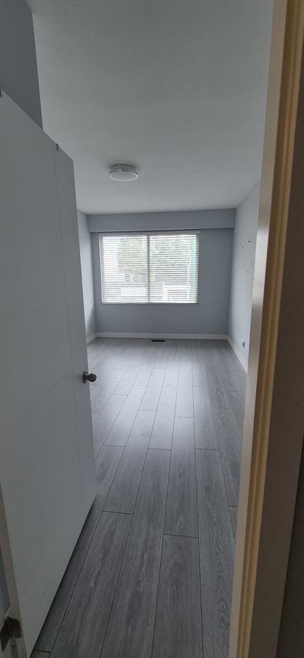 Three Bed 2 Bath Apartment - Photo 3 of 8