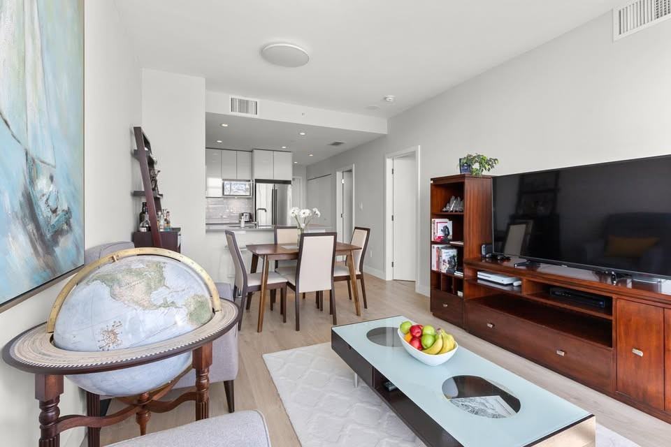 1788 Gilmore Avenue - Photo 4 of 29
