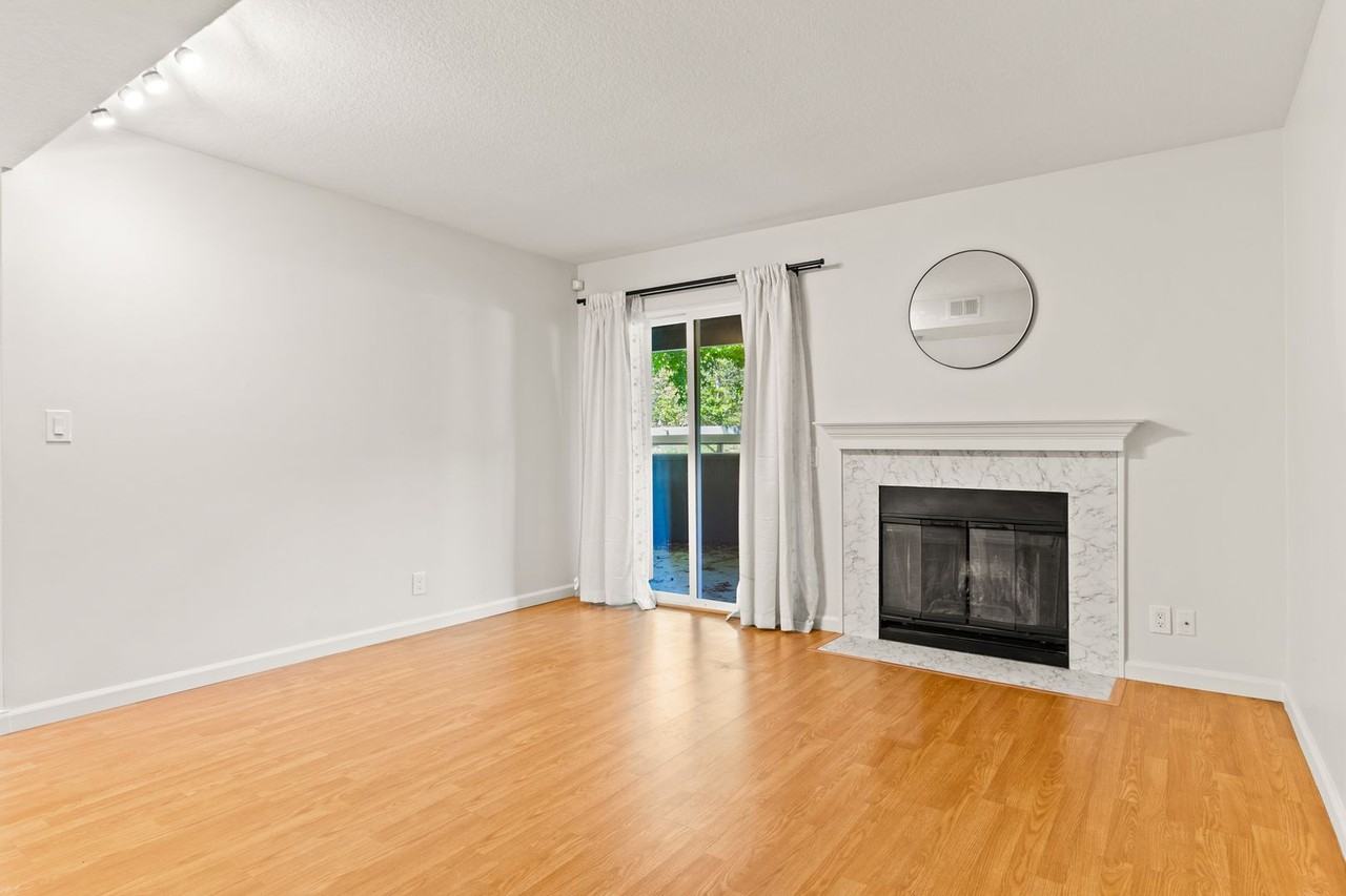 760 Canyon Oaks Dr - Photo 3 of 20
