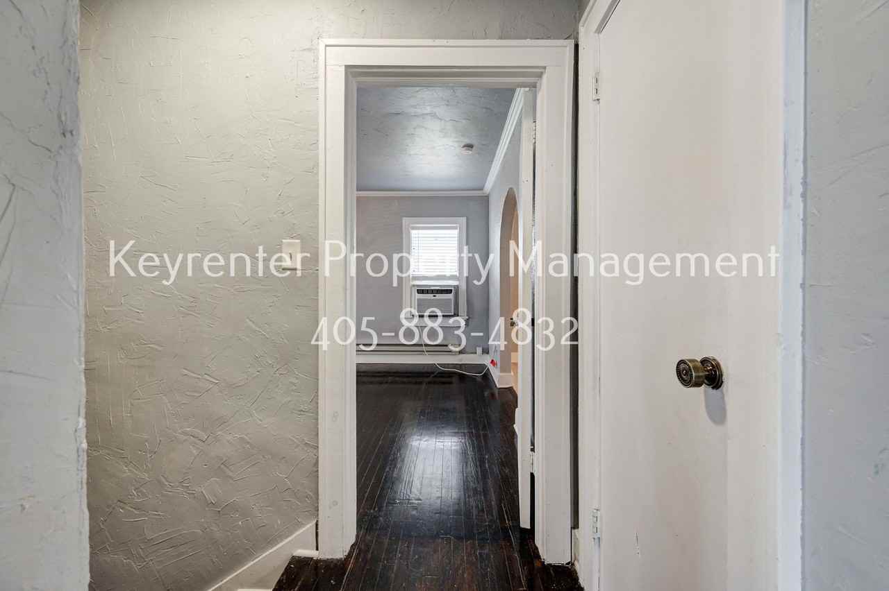 1123 1/2 Nw 30th St - Photo 5 of 32