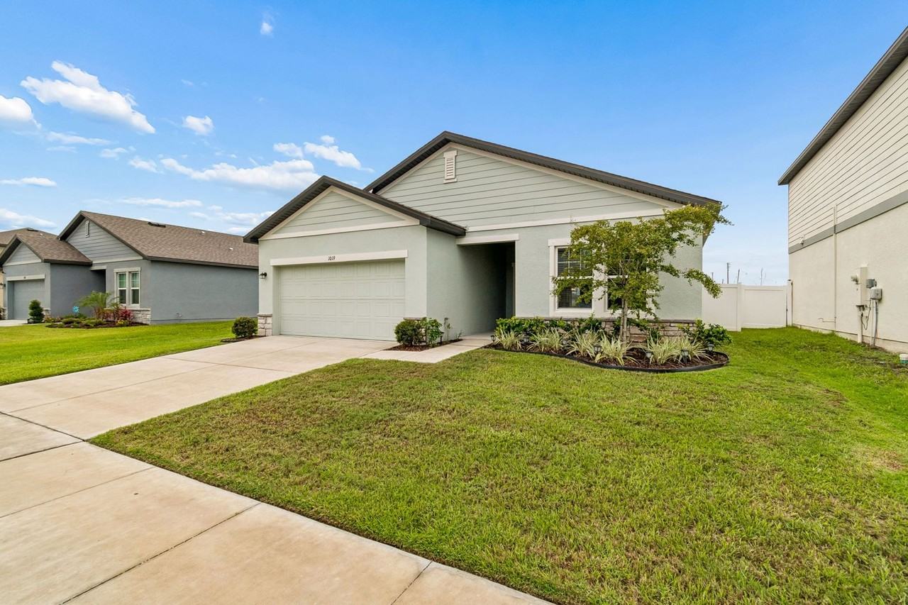 1019 Kelly Fern Loop - Photo 2 of 27
