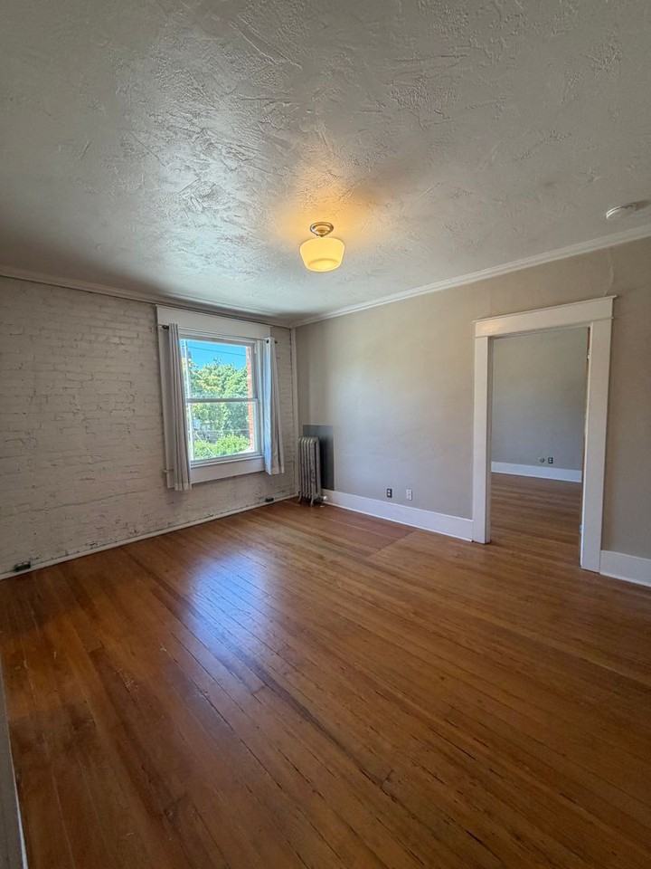 Alexandra Court Apartments - Photo 7 of 16