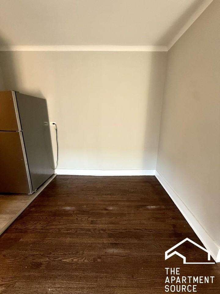 6949 S Paxton Ave #3C - Photo 3 of 17