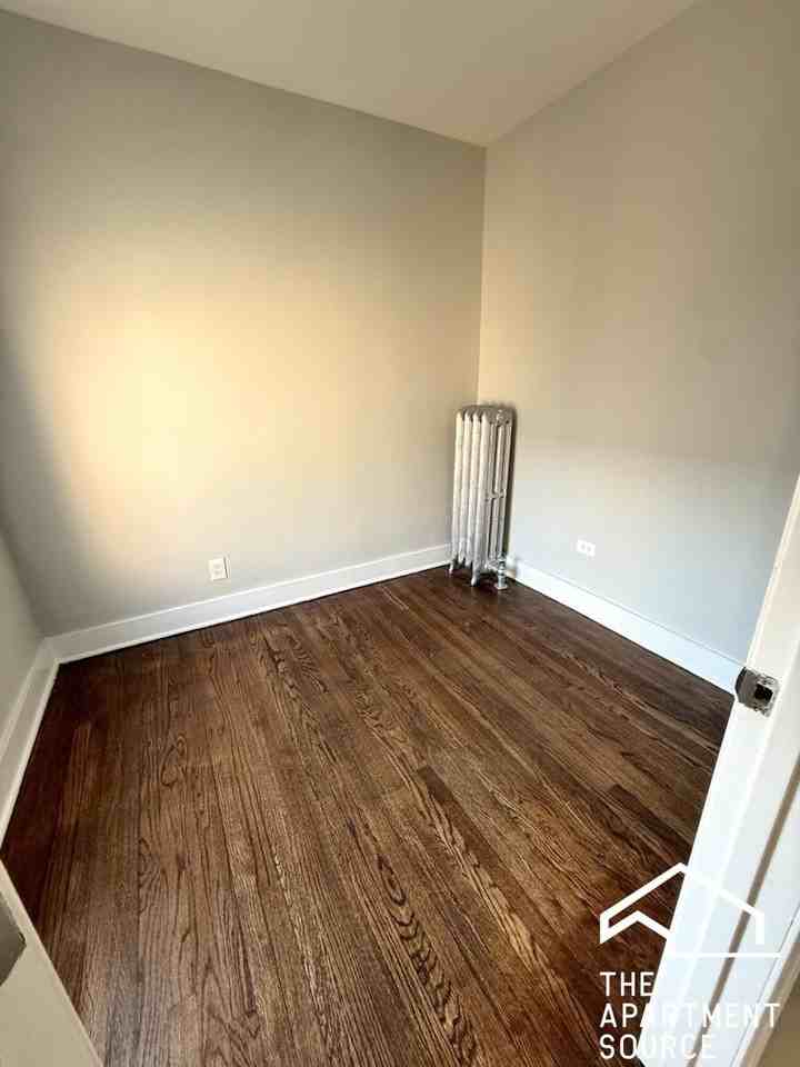 6949 S Paxton Ave #3C - Photo 4 of 17