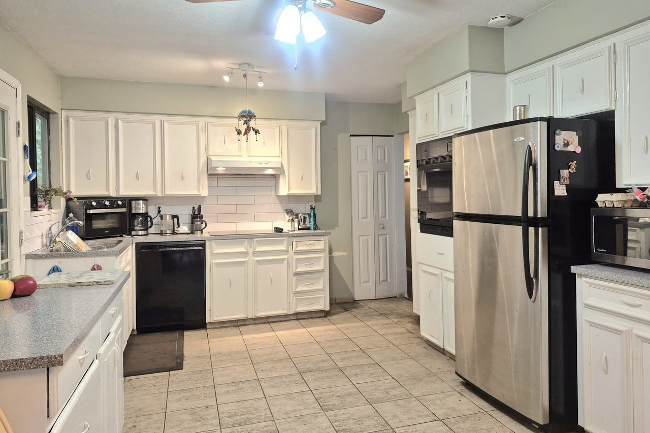 1602 Greenmount Avenue - Photo 7 of 22