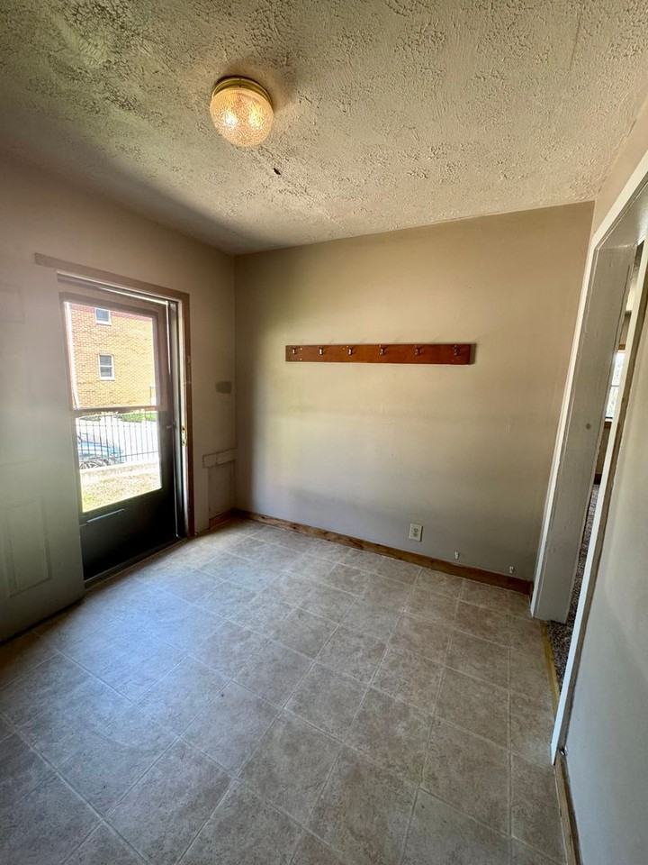 99 E Wood Street - Photo 5 of 20