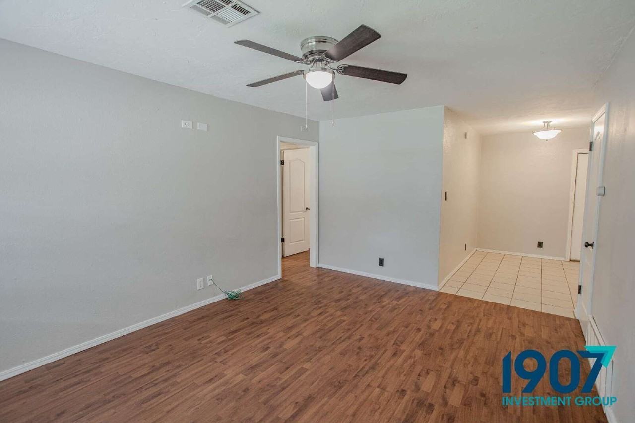 1618 Village Dr - Photo 5 of 26