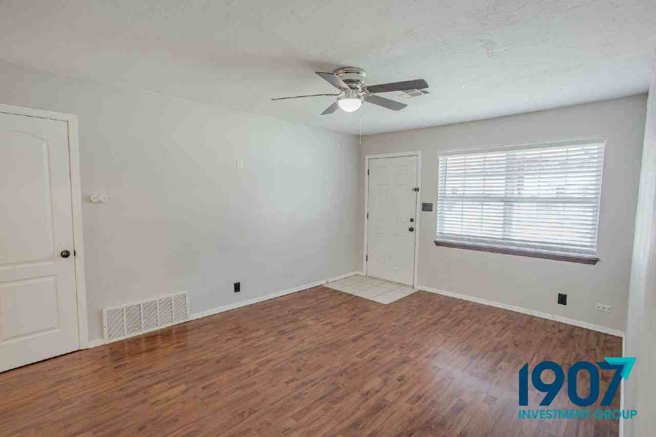 1618 Village Dr - Photo 7 of 26