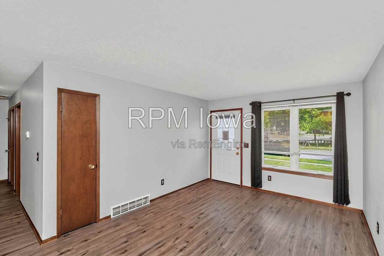 1614 Nw Applewood St - Photo 3 of 23