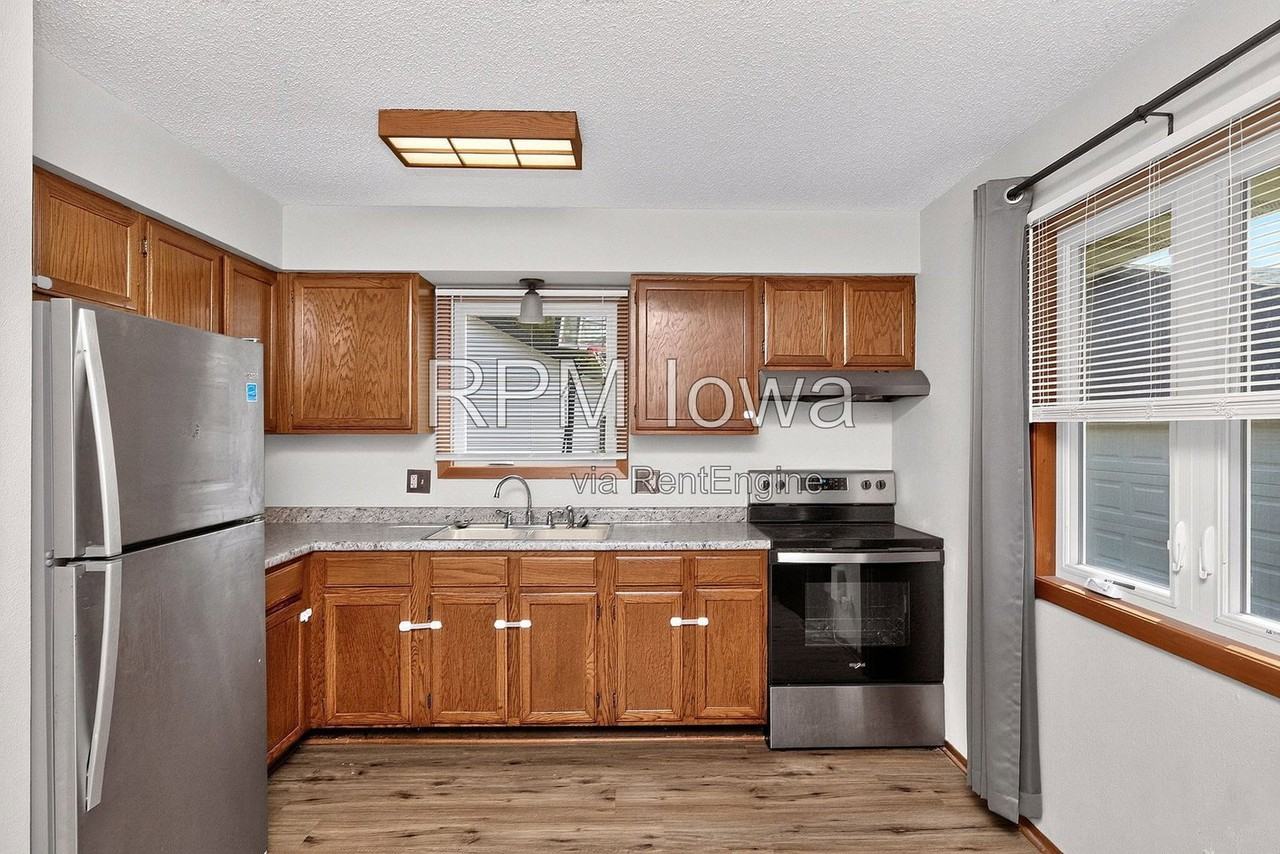 1614 Nw Applewood St - Photo 7 of 23