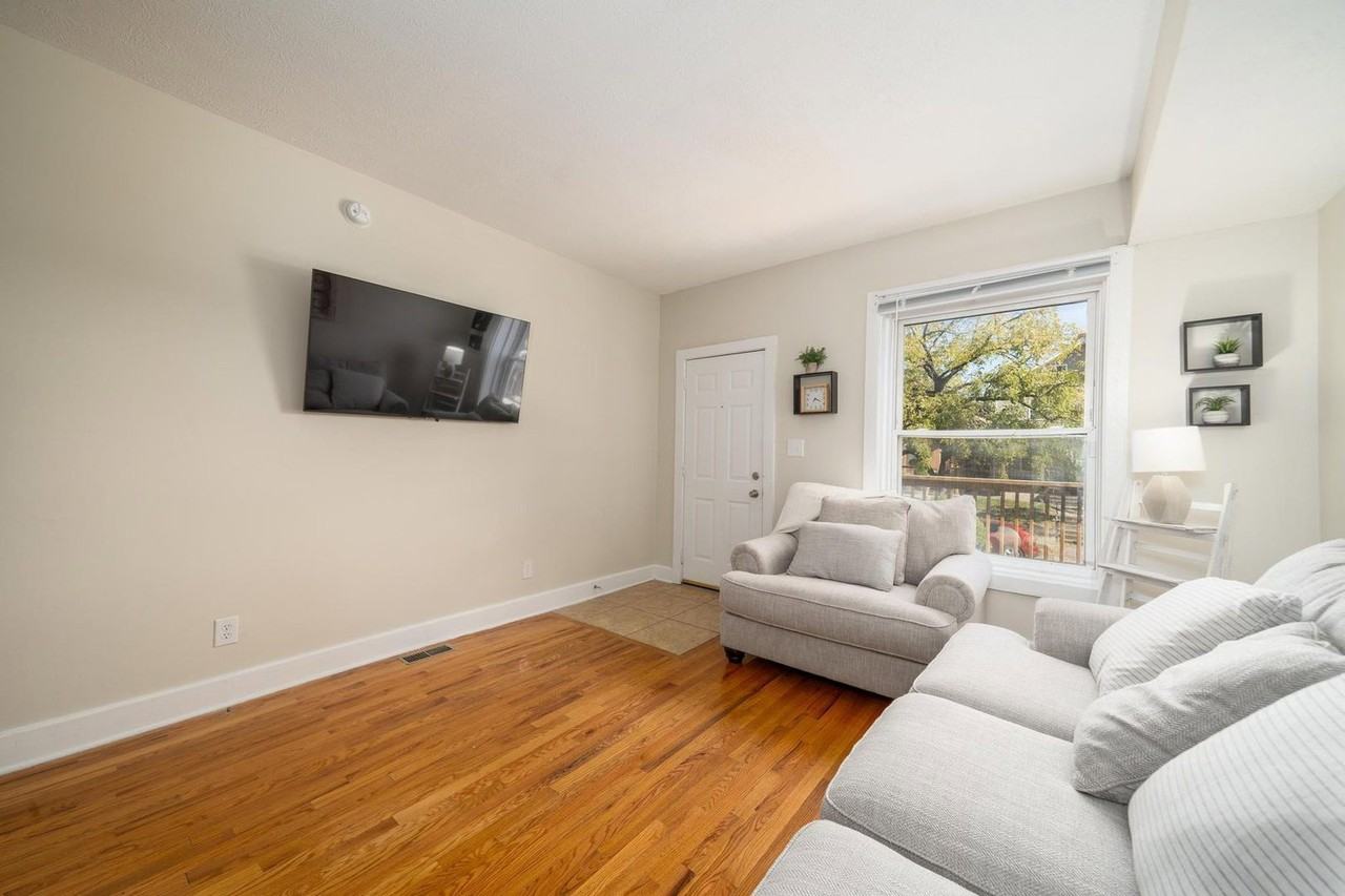 1363 Indianola Ave - Photo 4 of 29