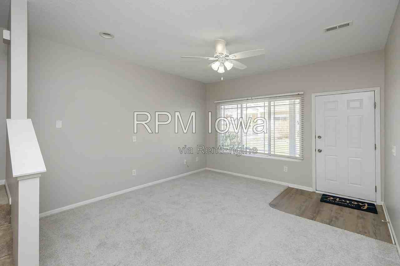 1108 Ne 7th Ln - Photo 4 of 27