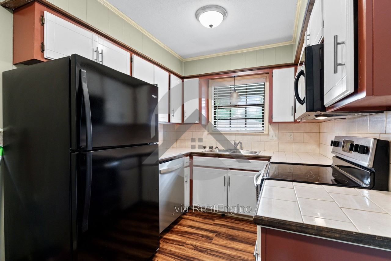 438 Helen St #2 - Photo 4 of 9