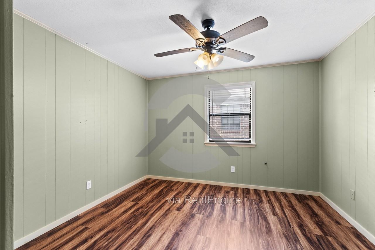 438 Helen St #2 - Photo 5 of 9