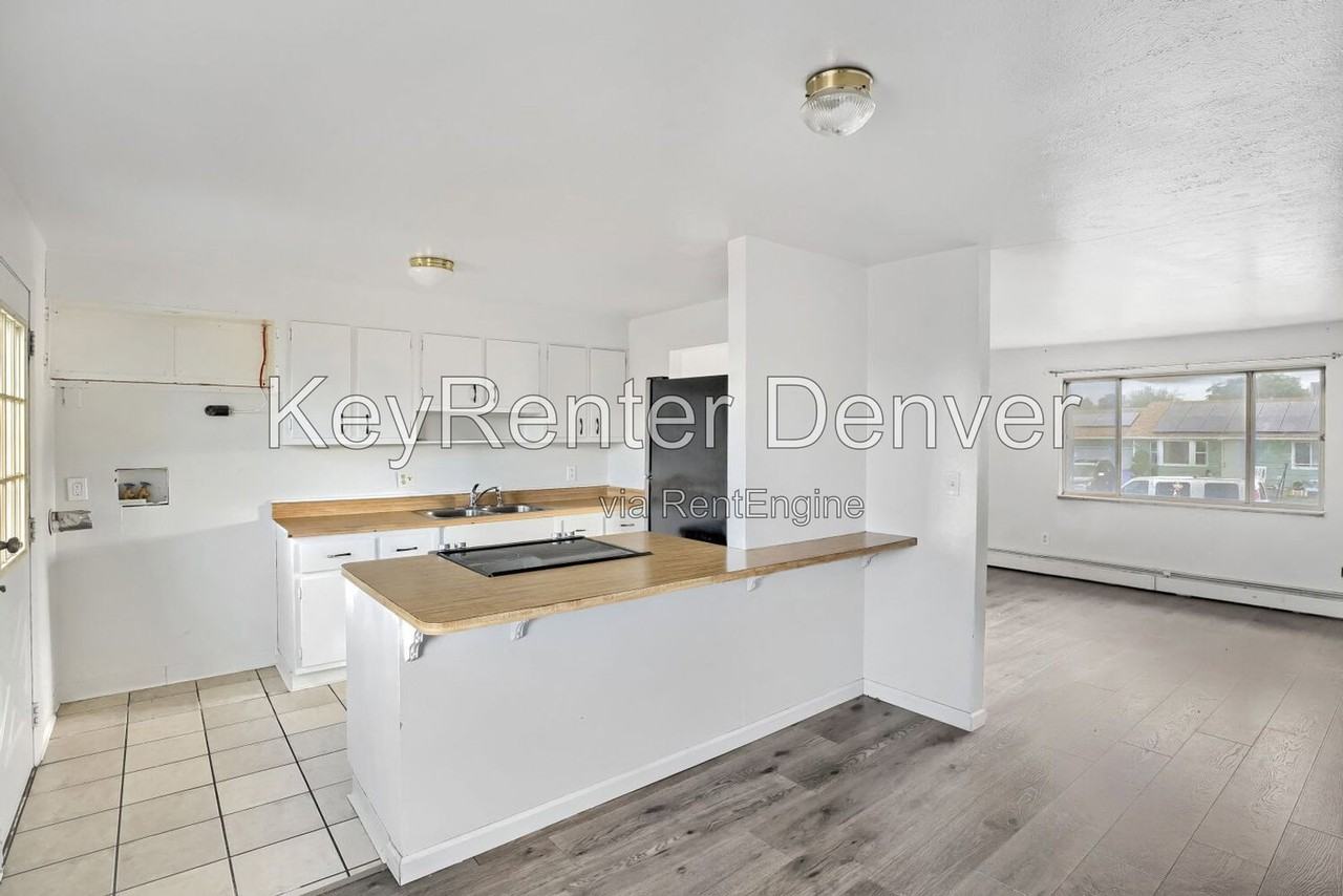 7956 Patricia Dr - Photo 4 of 12