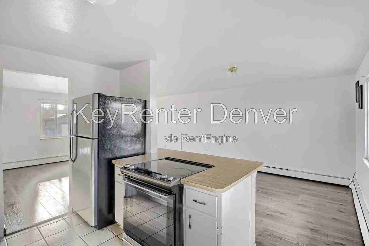 7956 Patricia Dr - Photo 5 of 12