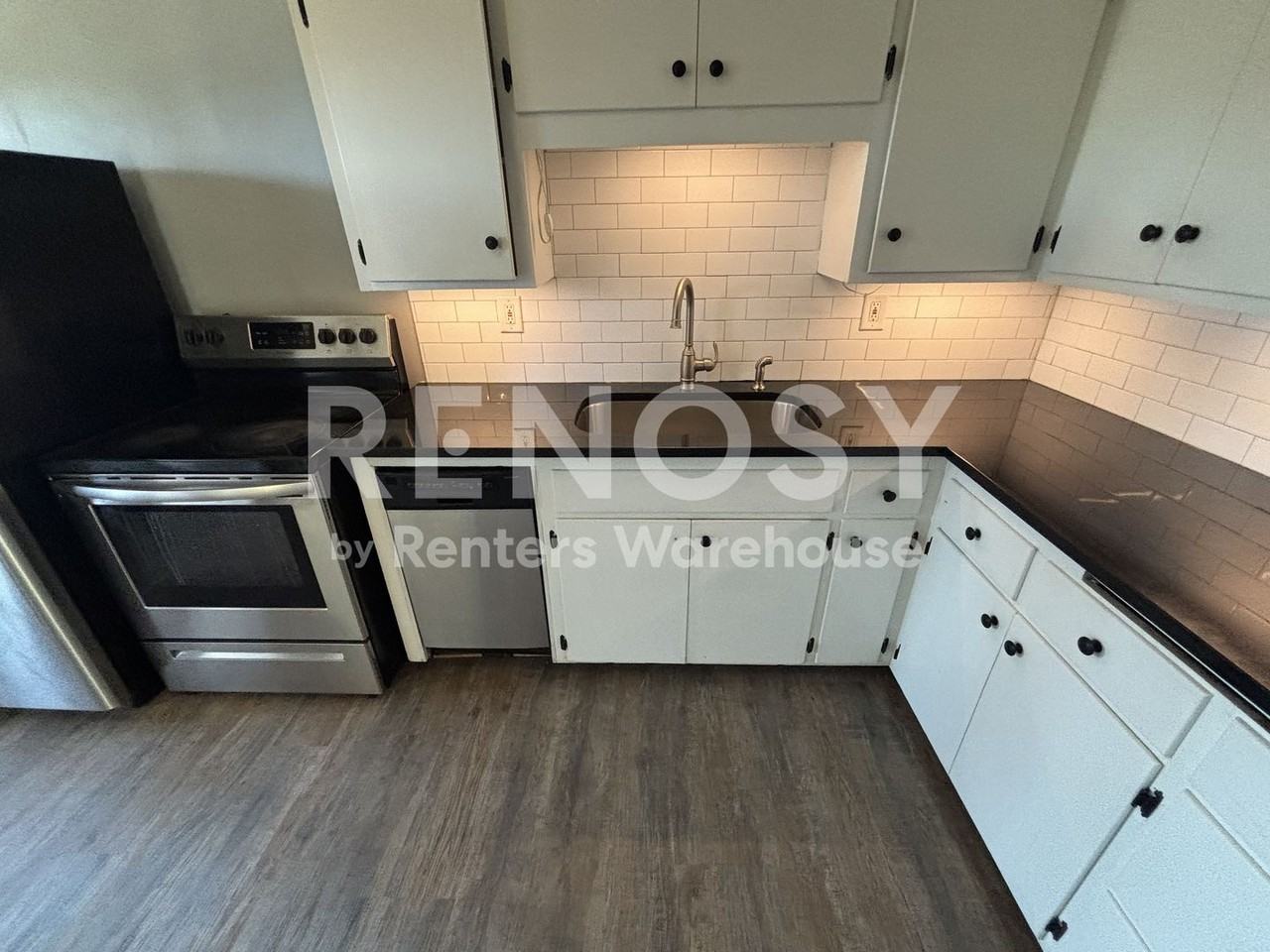 3224 Nicollet Ave - Photo 3 of 15