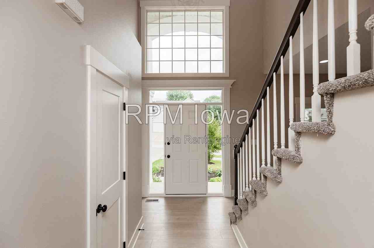 14440 Briarwood Ln - Photo 3 of 35
