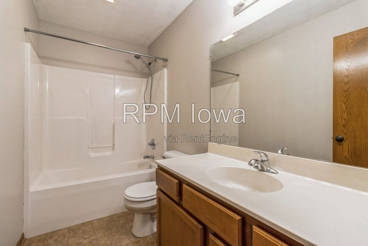 3518 Nw 20th St - Photo 6 of 17