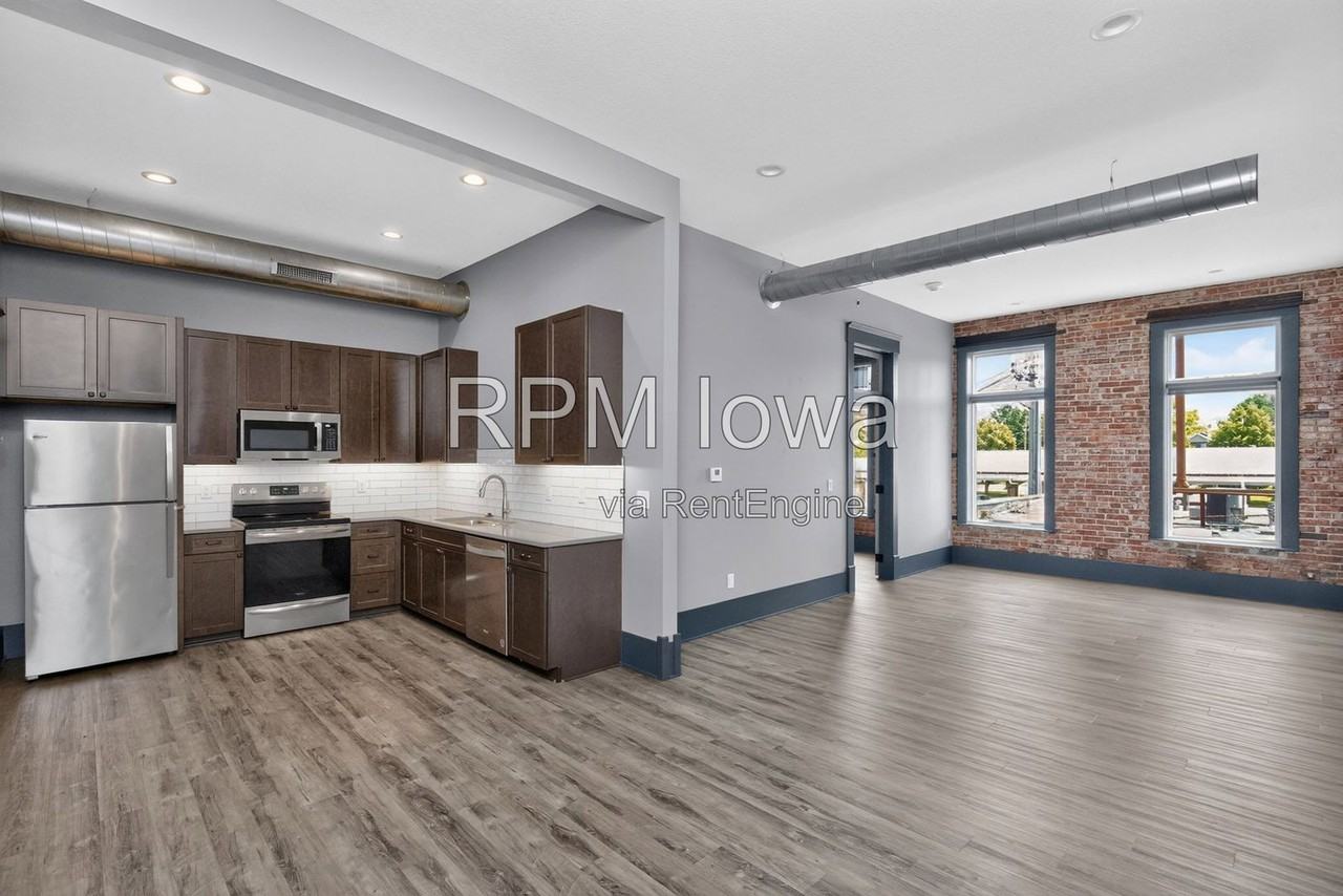 1214 2nd St #2 - Photo 2 of 23