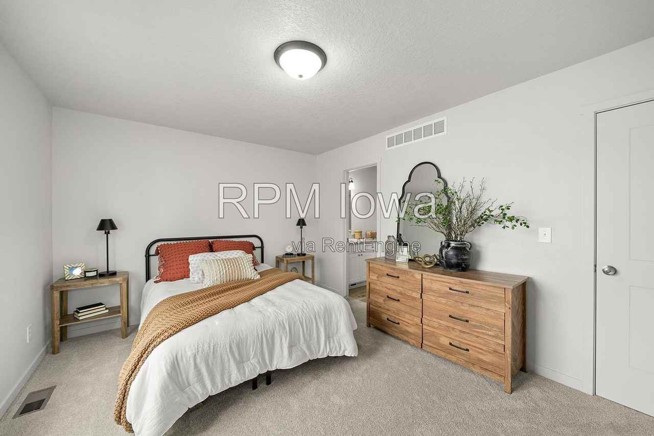 325 Freedom Way - Photo 3 of 15