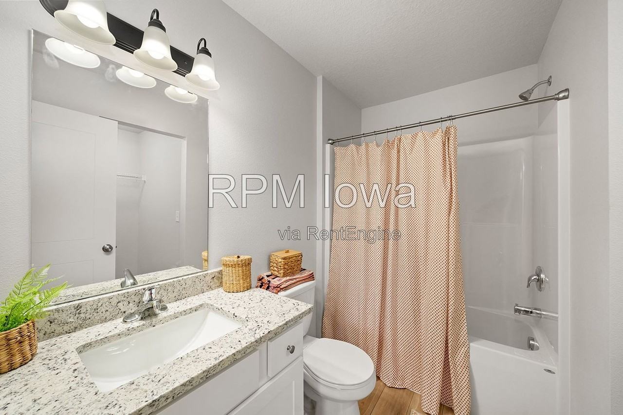 325 Freedom Way - Photo 4 of 15
