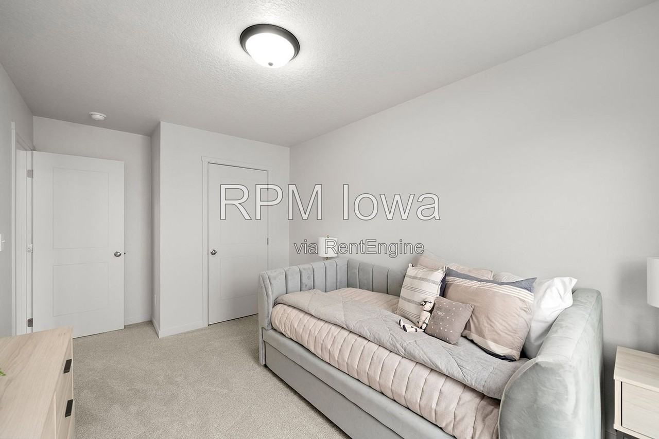 325 Freedom Way - Photo 6 of 15