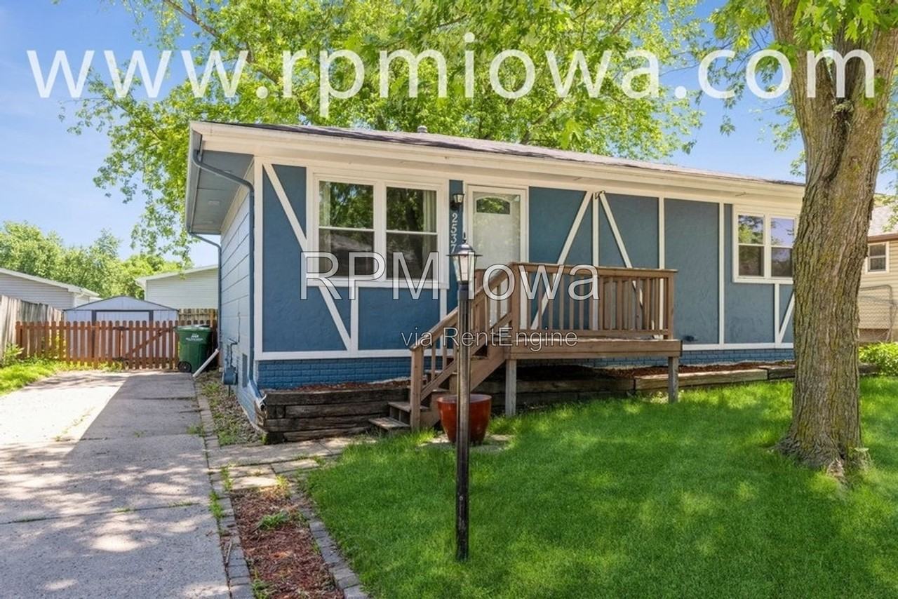 2537 Nw 17th St