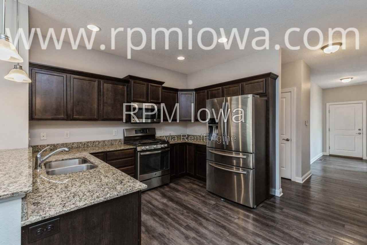 1907 Sw Vintage Pkwy - Photo 3 of 17