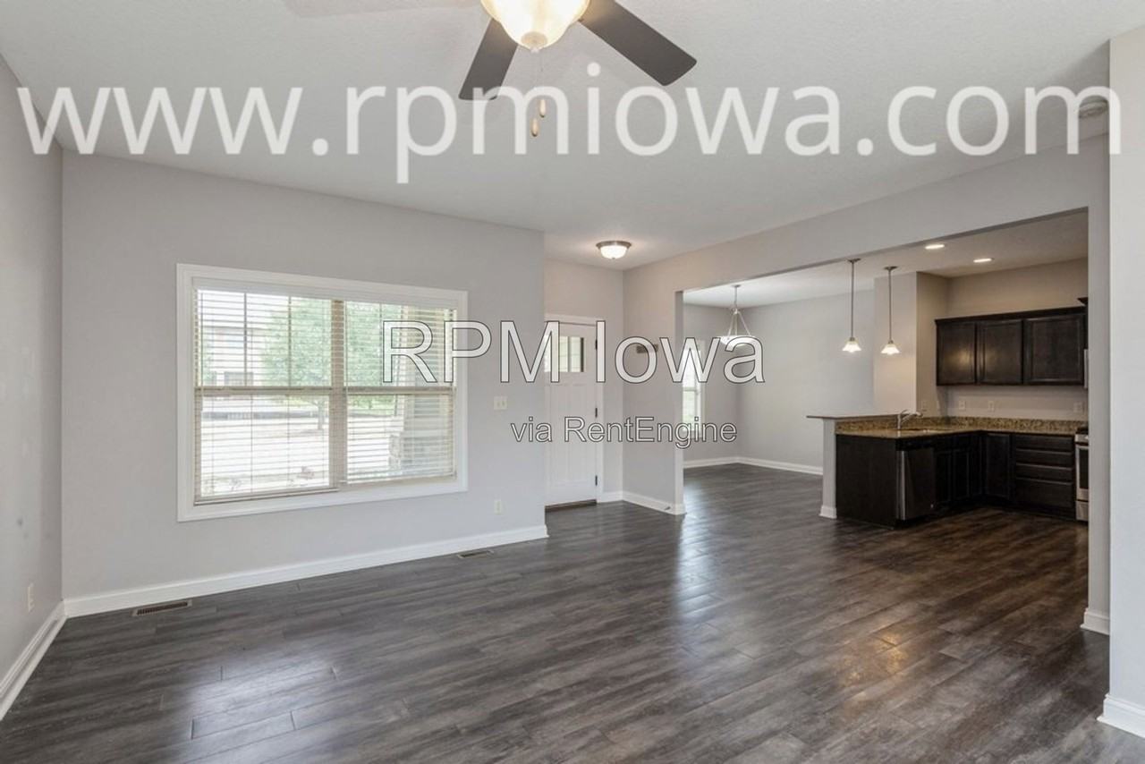 1907 Sw Vintage Pkwy - Photo 4 of 17