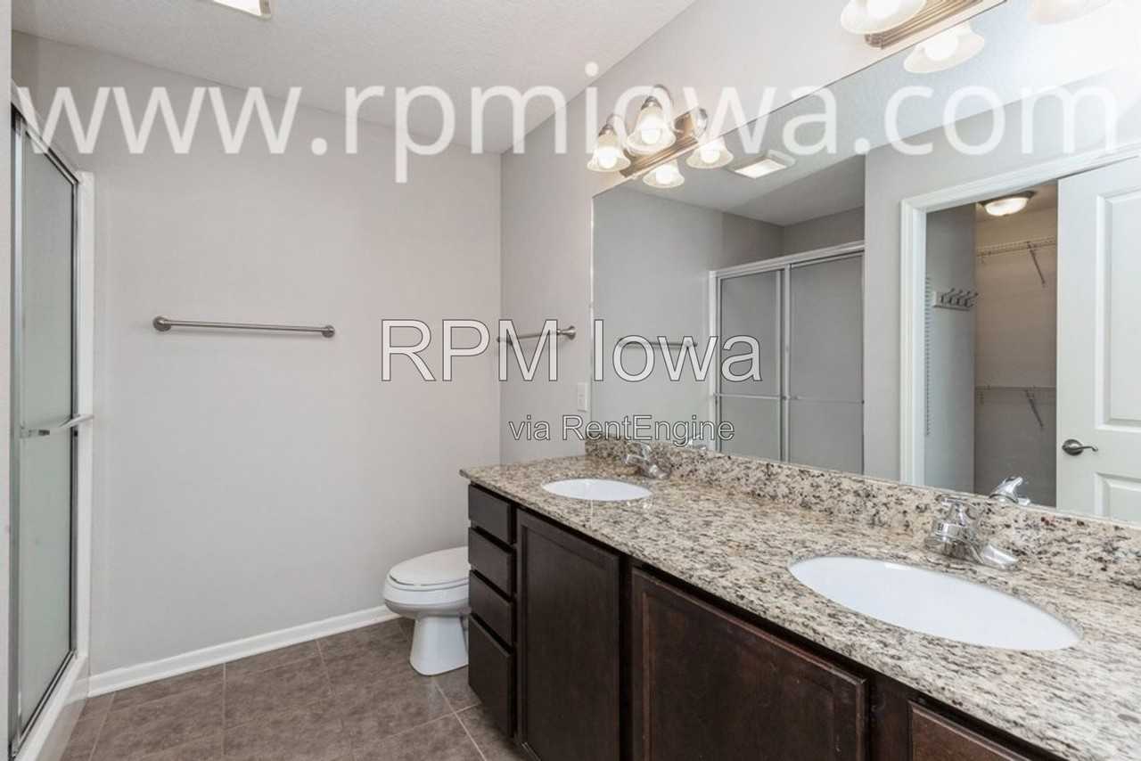 1907 Sw Vintage Pkwy - Photo 5 of 17